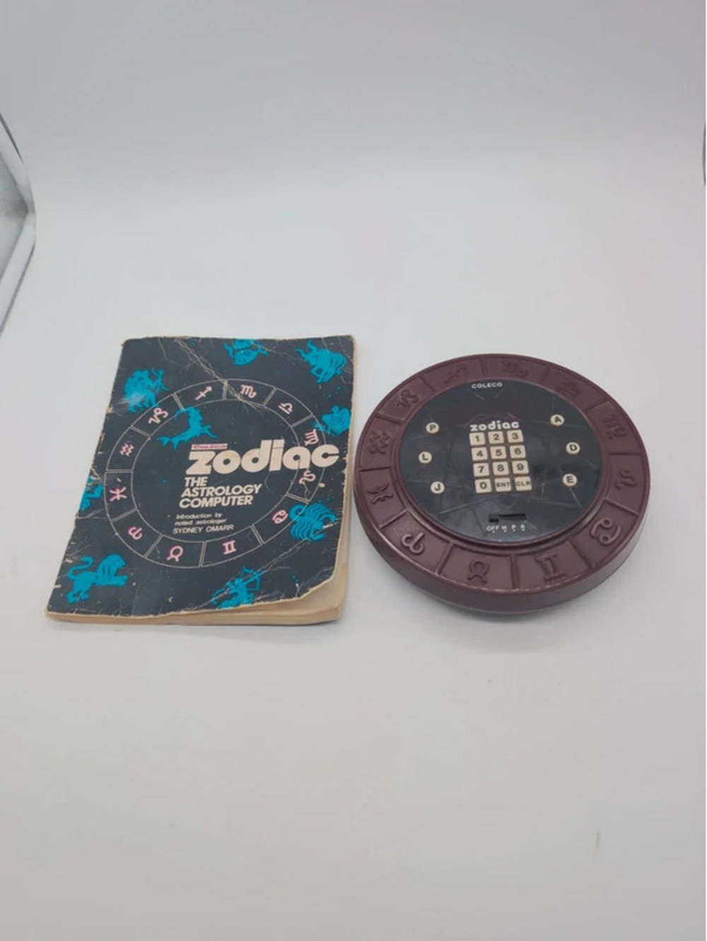 Vintage 1979 Coleco Zodiac Astrology Computer Game Handheld Sydney Omarr Booklet